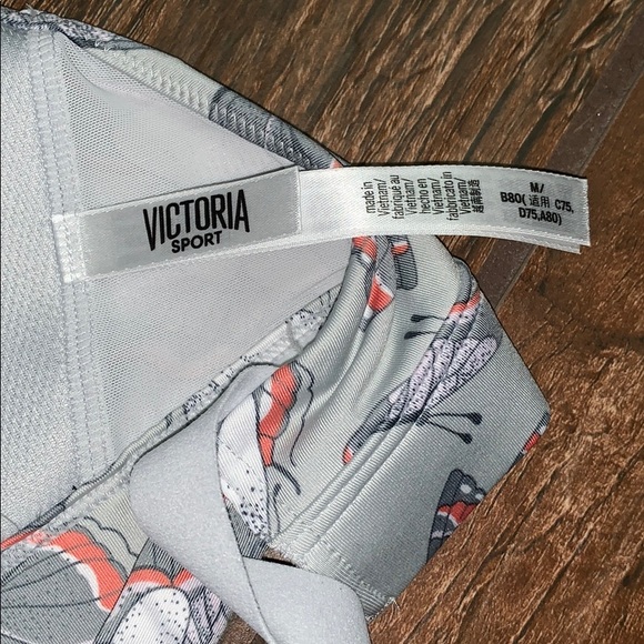 VS LIGHTWEIGHT SPORTS BRA. Medium - Picture 5 of 5